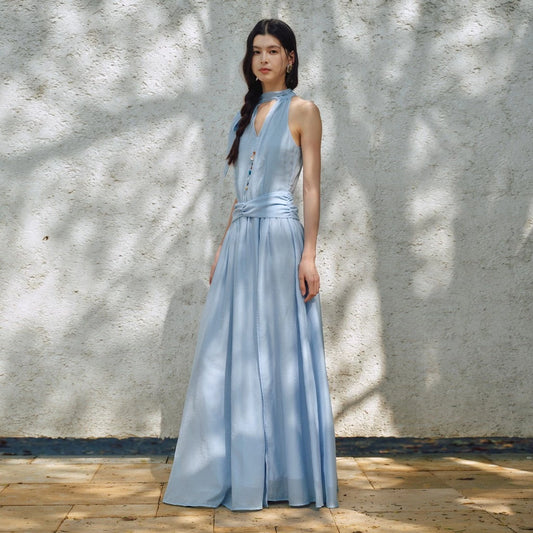 A-line dress with a light and airy neckline and off-the-shoulder design made of acetate Tencel.